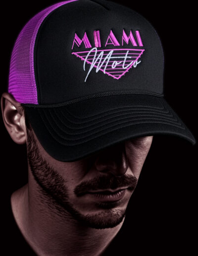 MiMo neon pink trucker